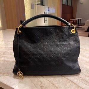 Louis Vuitton Artsy MM bag